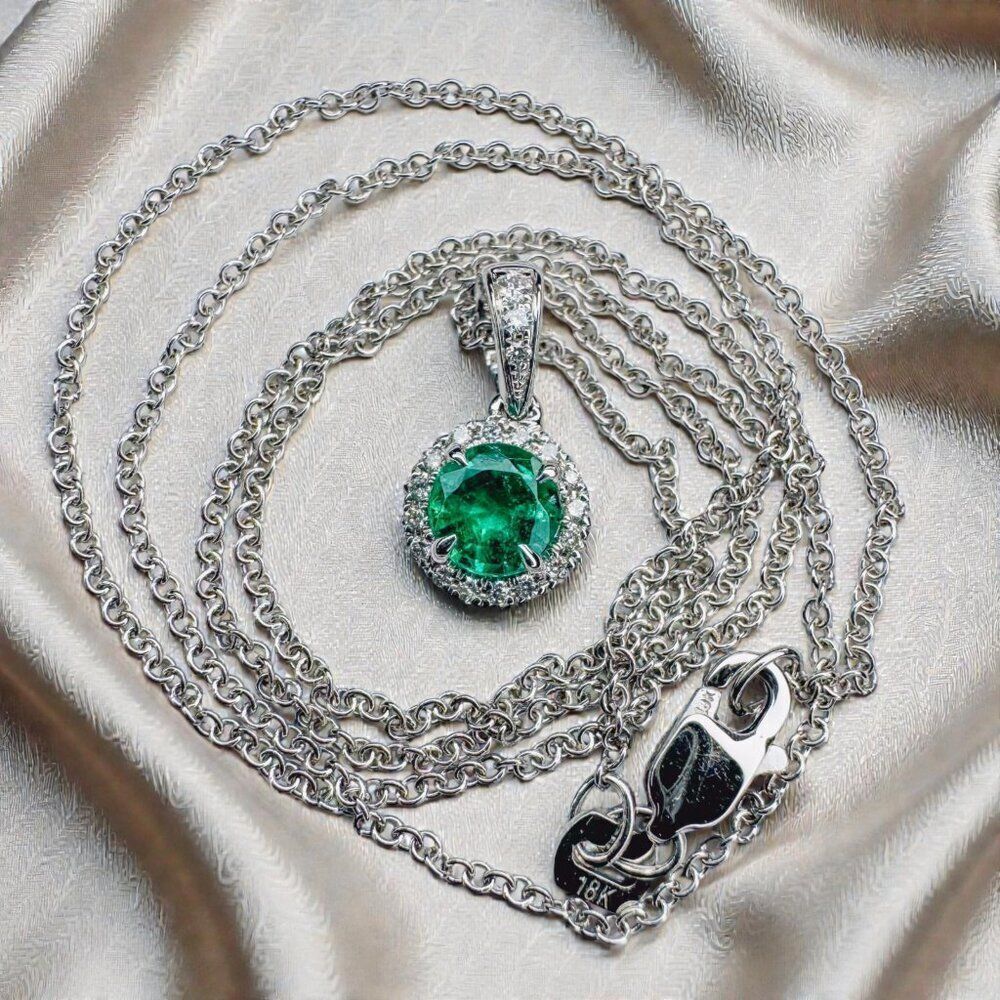 18K White Gold- Colombian Emerald & Diamond Necklace -18"- 3/4cttw -Halo -2.6g - Picture 8 of 16